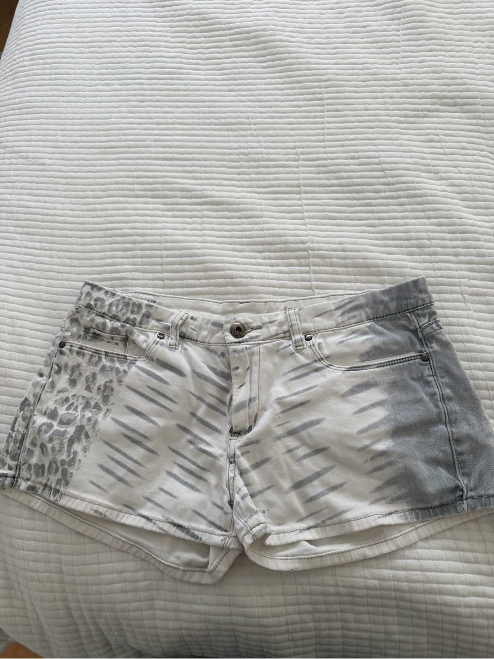 Blank NYC white & gray leopard print shorts